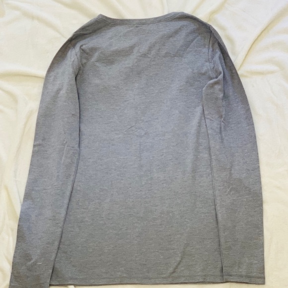 Gray long sleeve print tee - Picture 2 of 2
